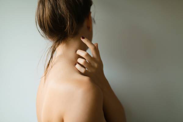 Симптомы и лечение шейного остеохондроза у женщин